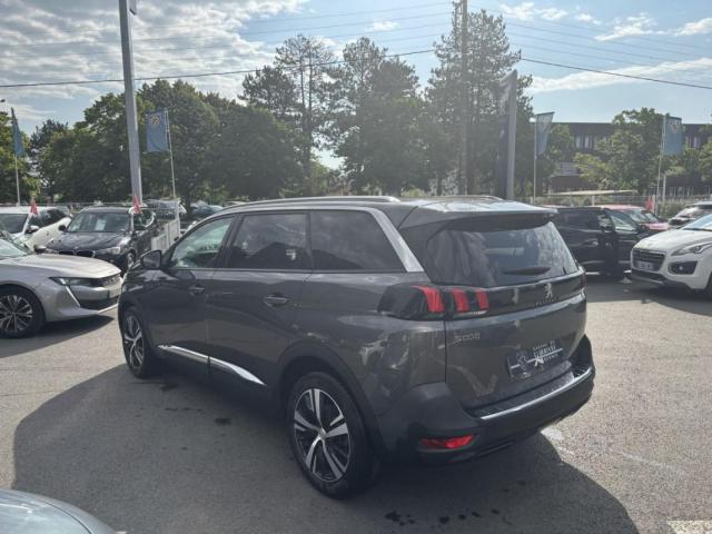 Peugeot 5008 image 1