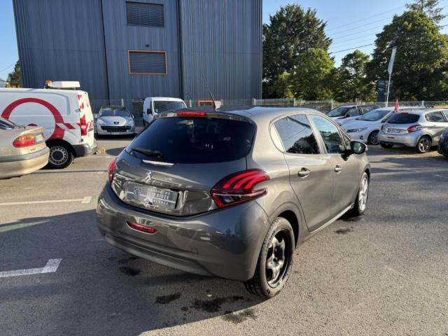Peugeot 208 image 2