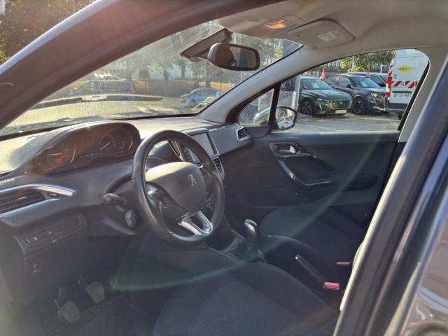 Peugeot 208 image 3