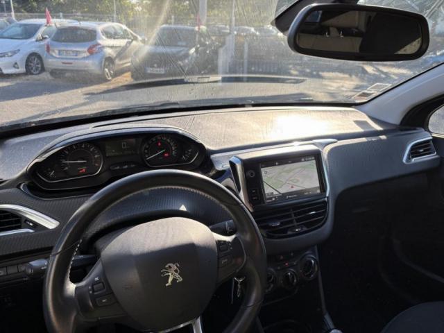 Peugeot 208 image 8