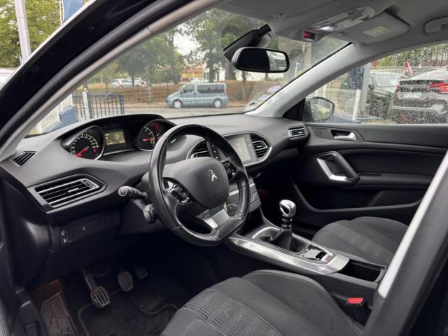 Peugeot 308 image 2