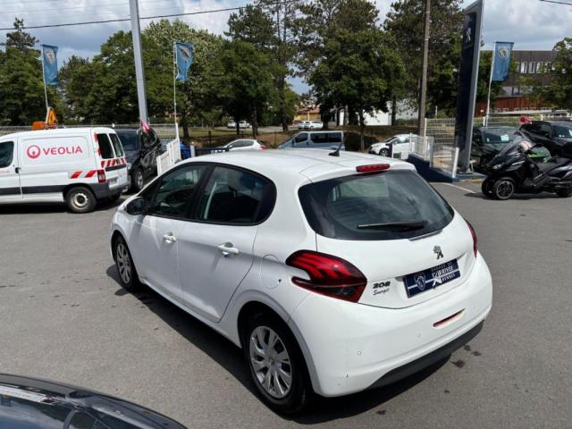 Peugeot 208 image 3