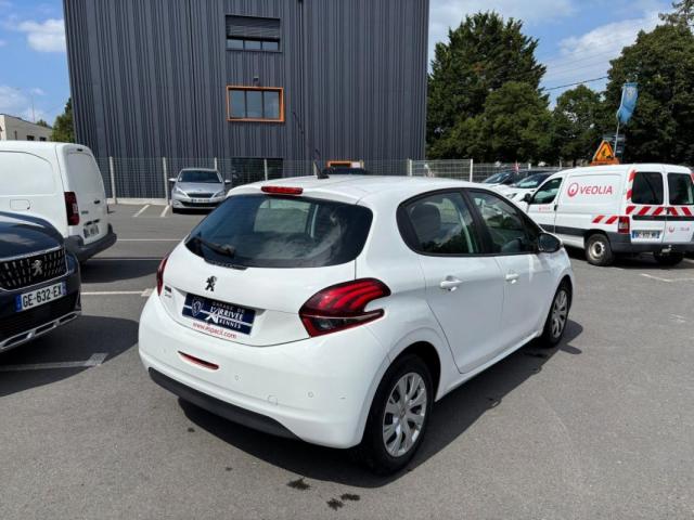Peugeot 208 image 2
