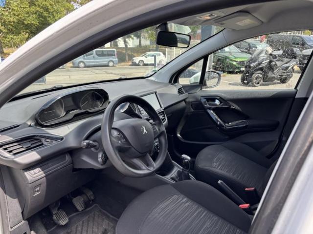 Peugeot 208 image 9