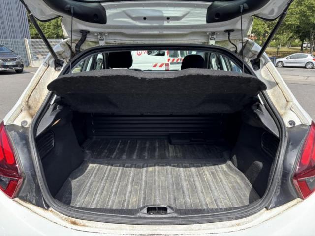 Peugeot 208 image 6