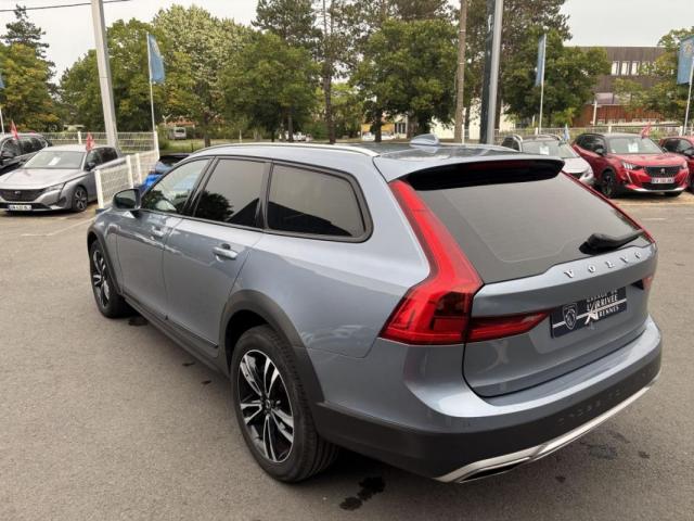 Volvo V90 Cross Country image 1