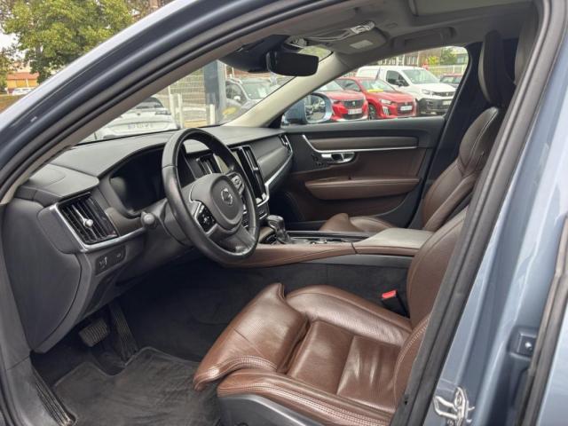 Volvo V90 Cross Country image 2