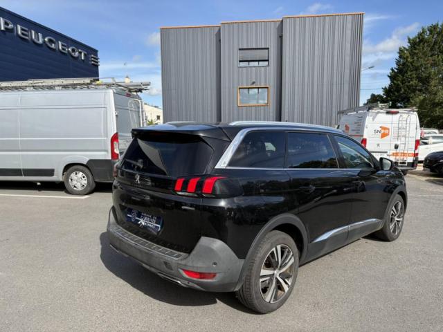 Peugeot 5008 image 2