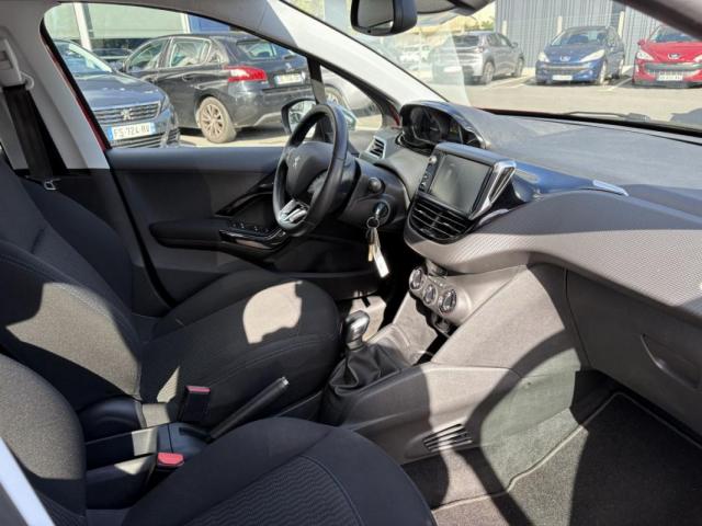 Peugeot 208 image 2