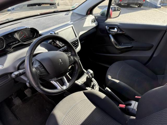 Peugeot 208 image 1