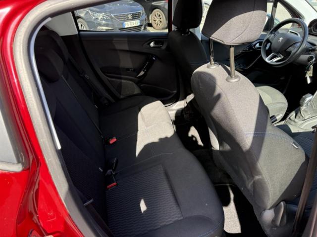 Peugeot 208 image 8