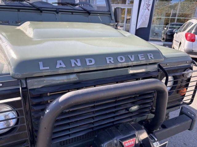 Land Rover Defender image 7