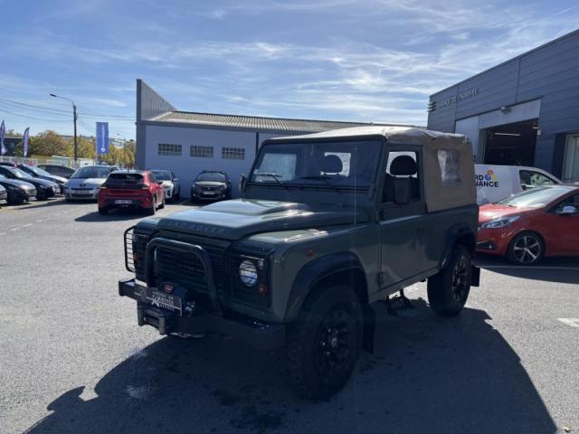 Land Rover Defender image 3