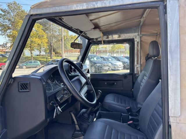 Land Rover Defender image 4