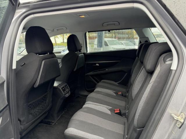 Peugeot 5008 image 1