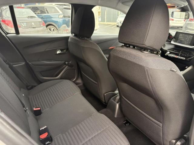 Peugeot 208 image 8