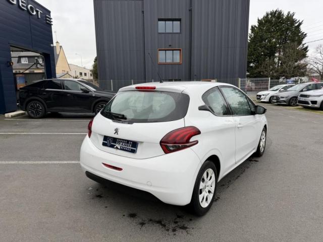 Peugeot 208 image 2