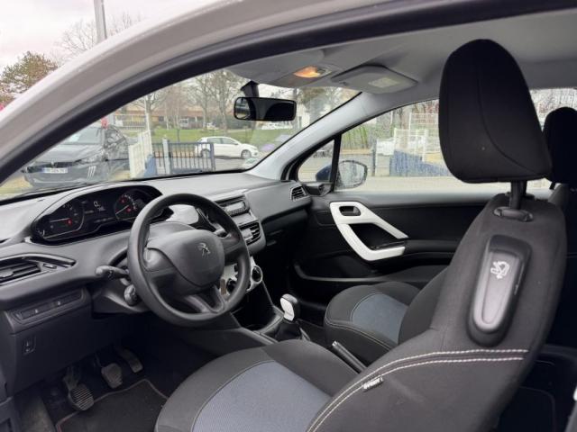 Peugeot 208 image 5