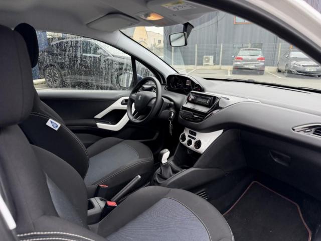 Peugeot 208 image 9