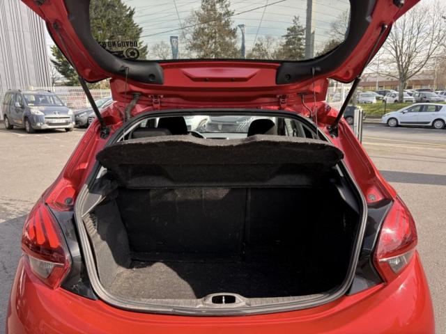Peugeot 208 image 3