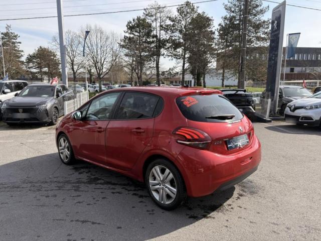 Peugeot 208 image 8