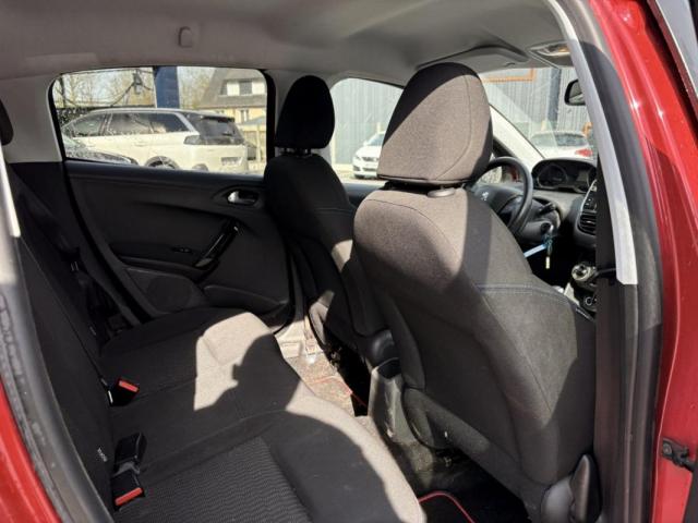 Peugeot 208 image 1