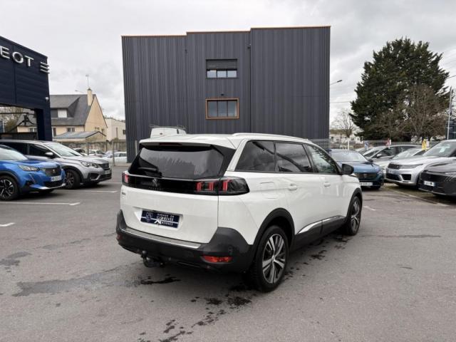 Peugeot 5008 image 1