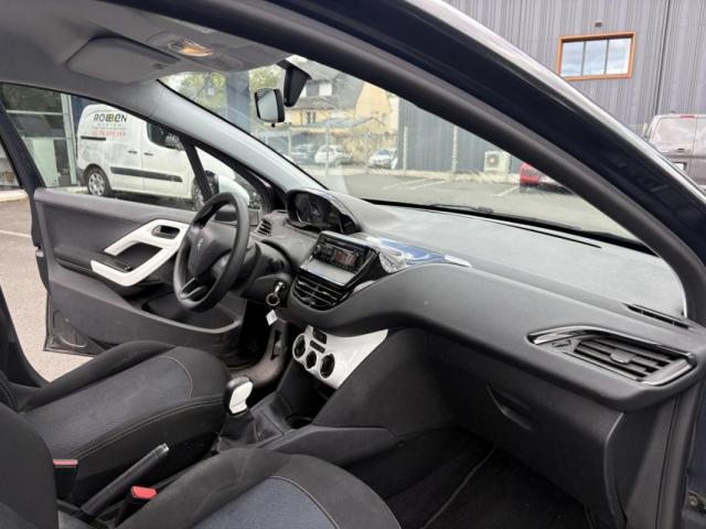 Peugeot 208 image 3