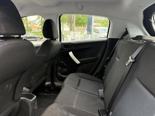 Peugeot 208 image 6