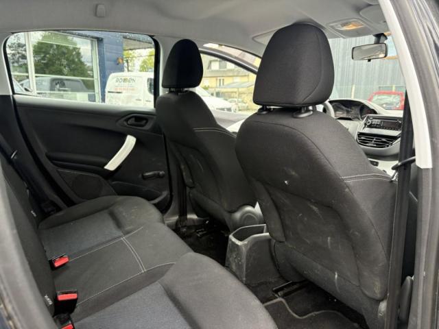 Peugeot 208 image 7
