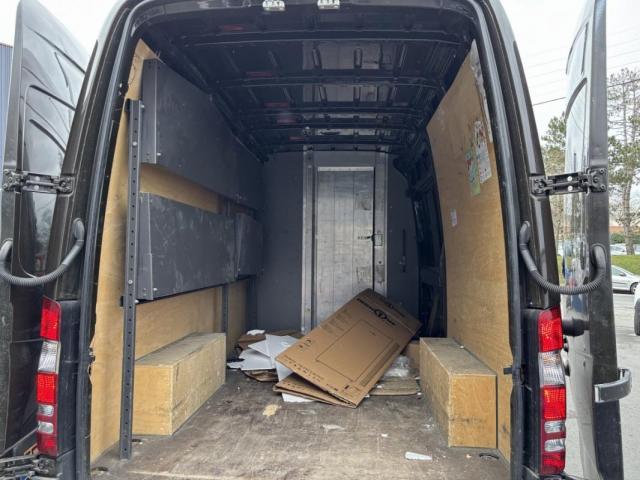 Mercedes Benz Sprinter image 3