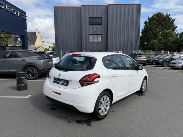 Peugeot 208 image 9