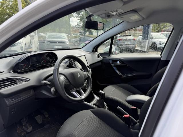 Peugeot 208 image 6