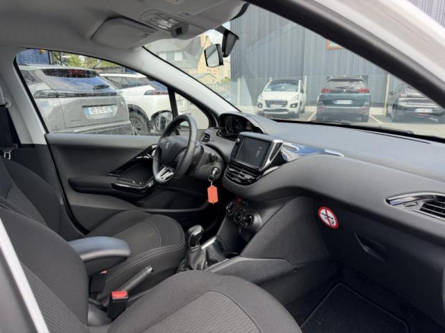 Peugeot 208 image 2