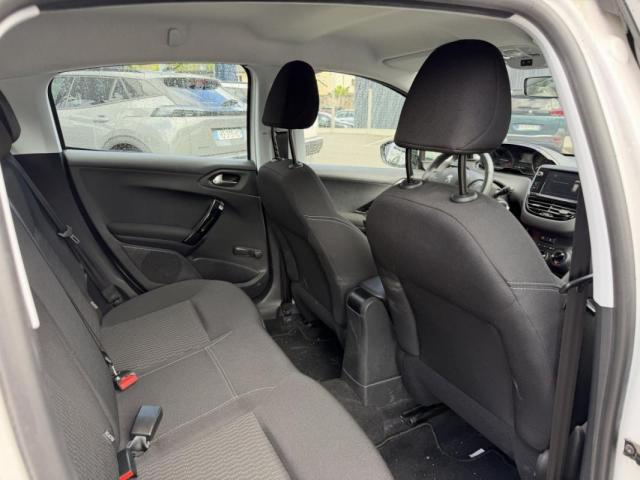 Peugeot 208 image 1