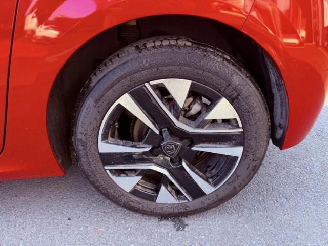 Peugeot 208 image 6