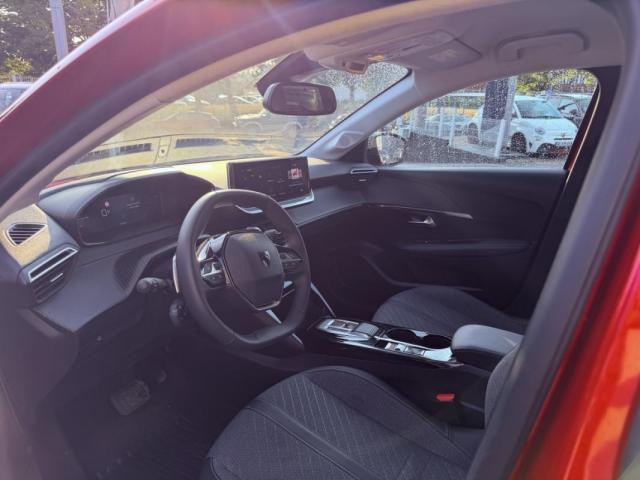 Peugeot 208 image 2
