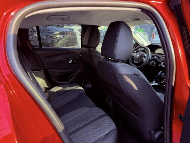 Peugeot 208 image 1