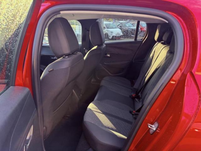 Peugeot 208 image 8