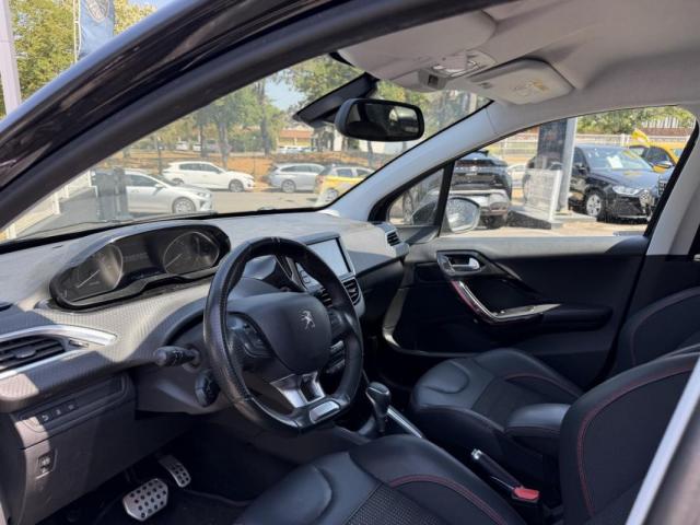 Peugeot 208 image 7