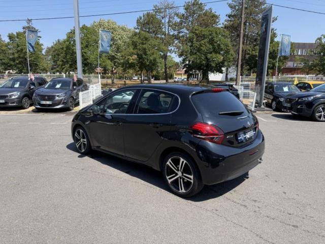 Peugeot 208 image 9