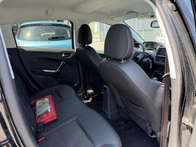 Peugeot 208 image 2