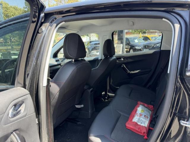 Peugeot 208 image 1