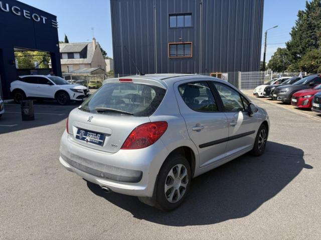 Peugeot 207 image 9