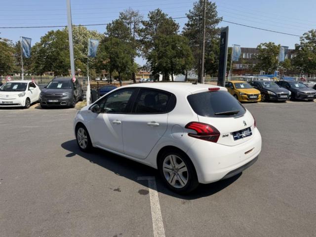 Peugeot 208 image 2