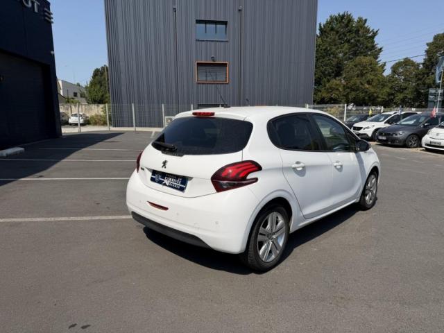 Peugeot 208 image 9