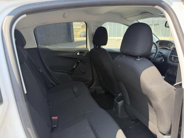 Peugeot 208 image 8