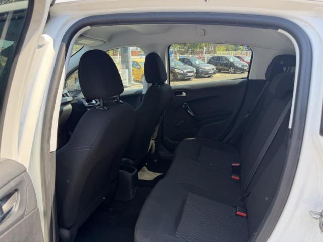 Peugeot 208 image 4