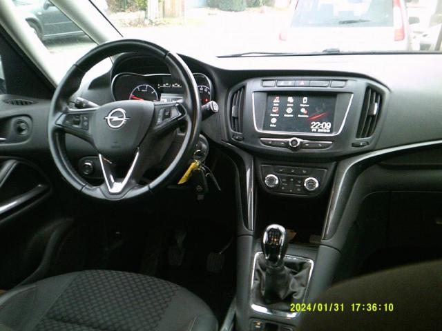 Opel Zafira Tourer image 2