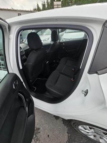 Peugeot 208 image 6